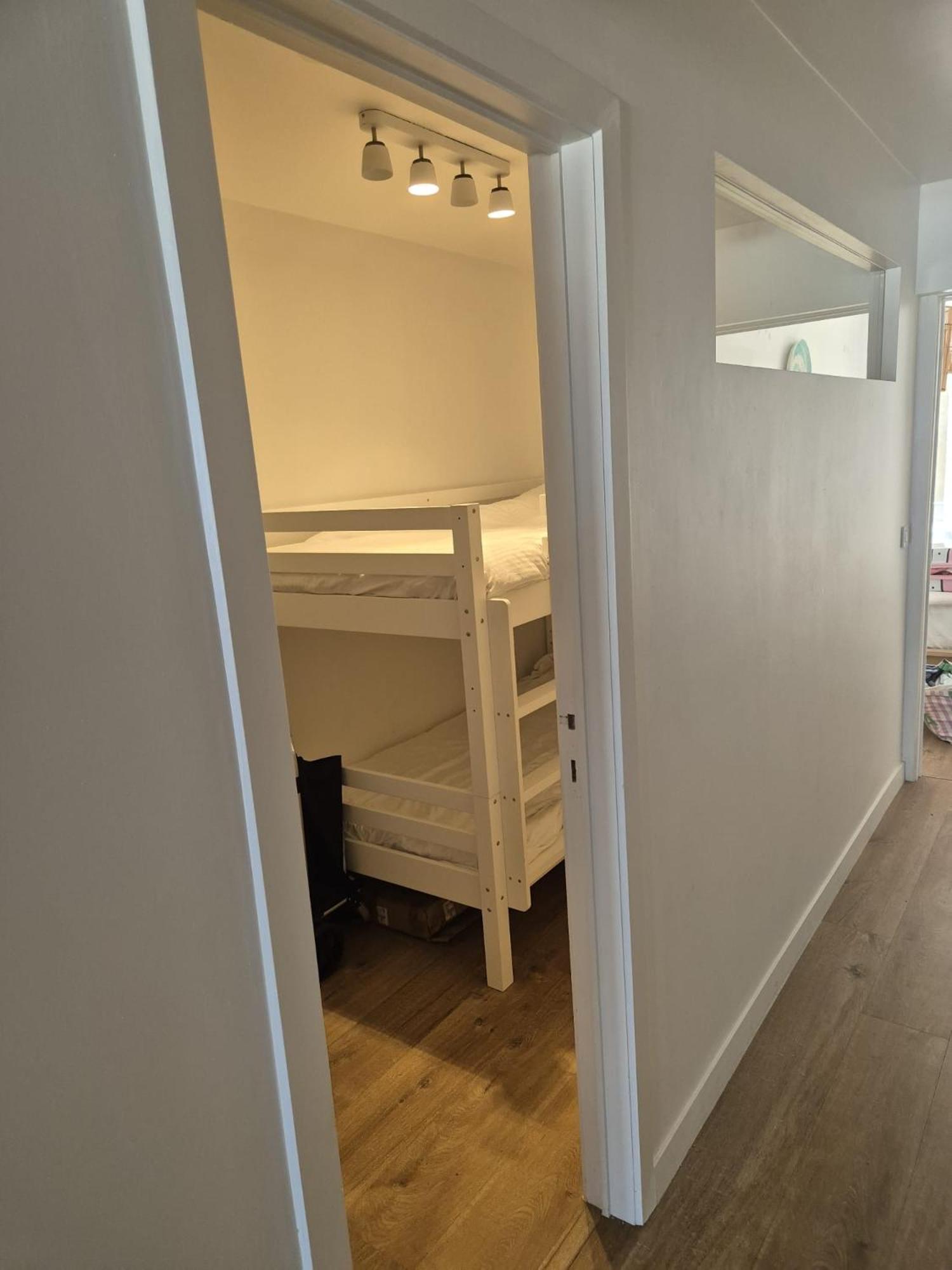 Seaview Heist: 3-bedroom Flat By The *